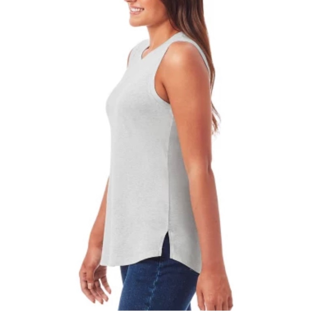 NWT! Ladies Essential Tank